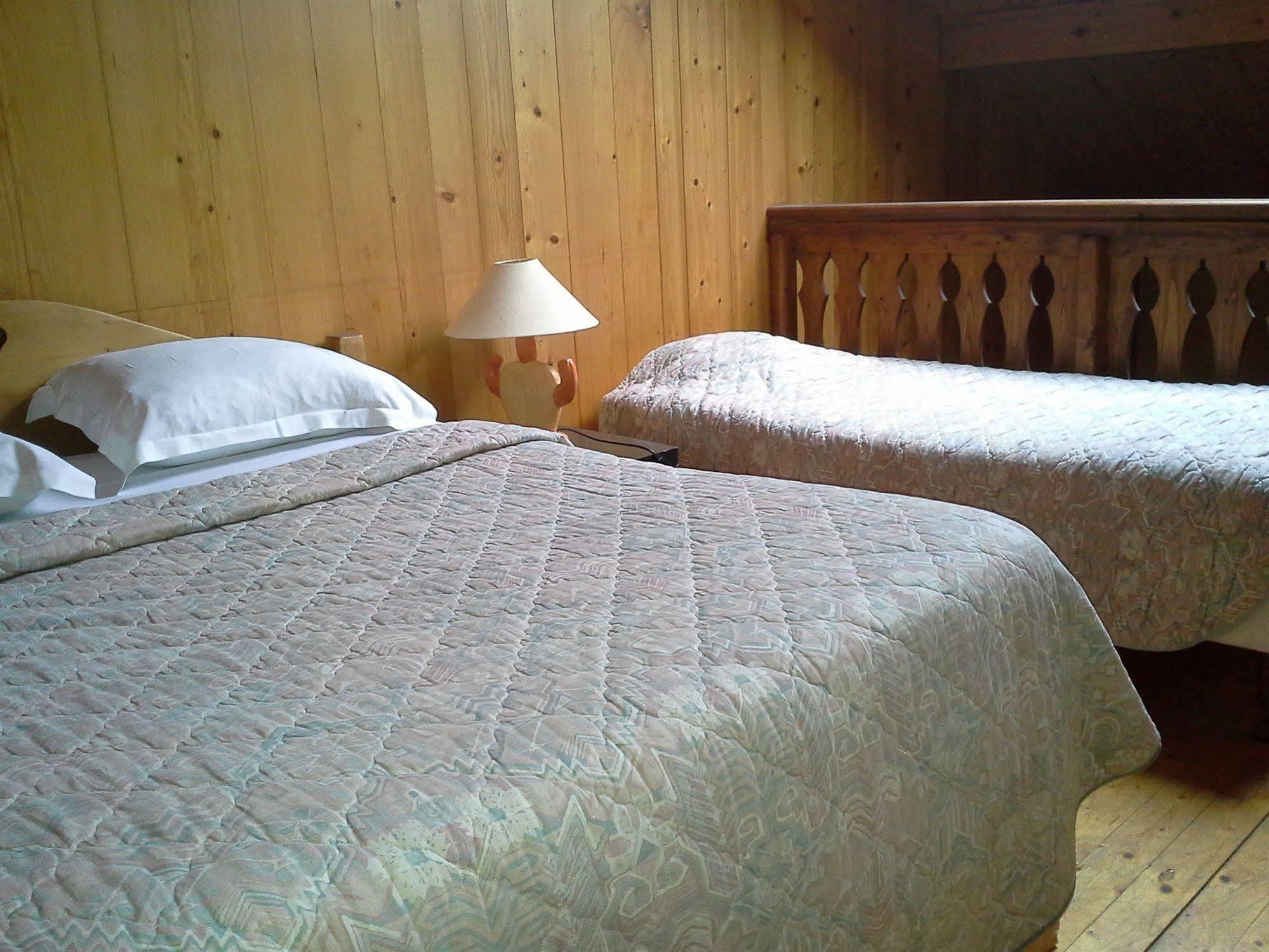Hotel Val Joly แซ็งต์-แฌร์เวส์-เลส์-แบ็งส์ ภายนอก รูปภาพ