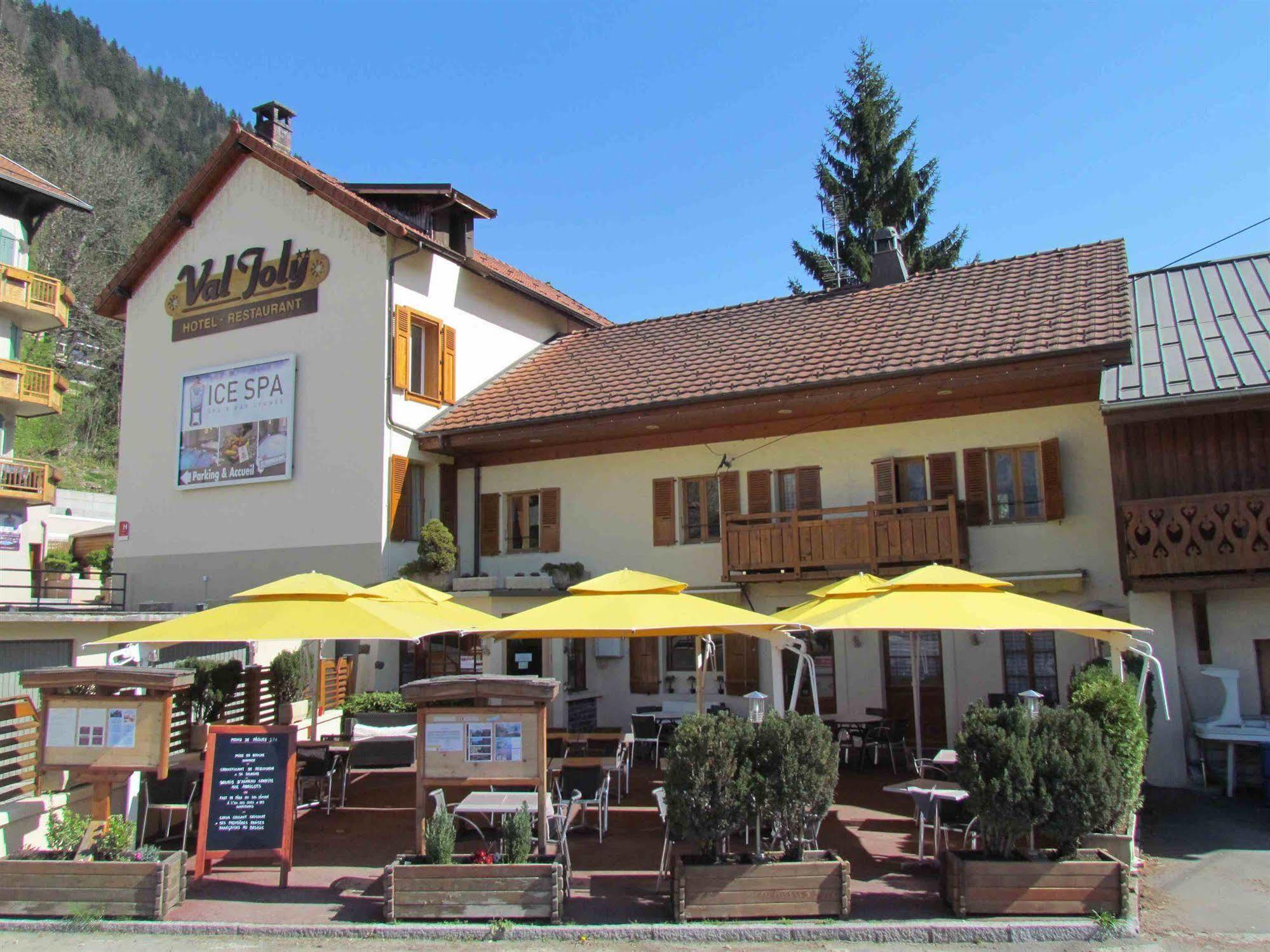 Hotel Val Joly แซ็งต์-แฌร์เวส์-เลส์-แบ็งส์ ภายนอก รูปภาพ
