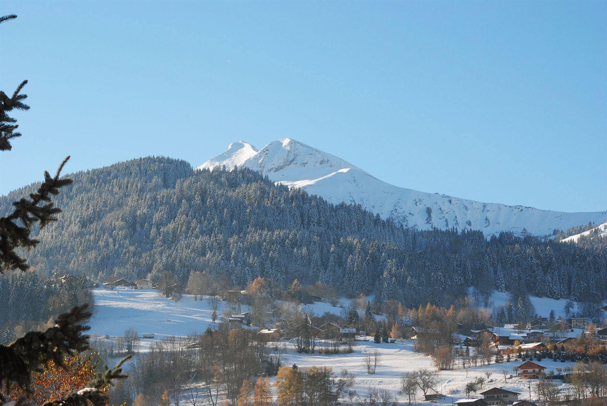 Hotel Val Joly แซ็งต์-แฌร์เวส์-เลส์-แบ็งส์ ภายนอก รูปภาพ