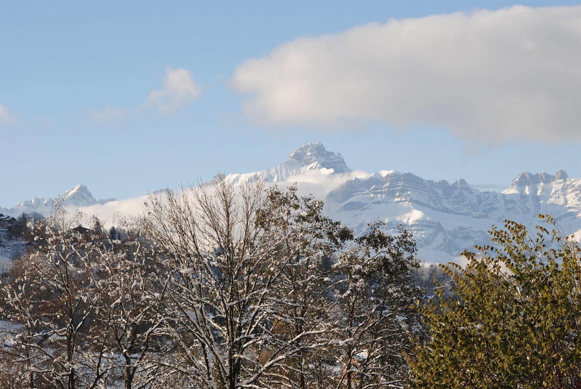 Hotel Val Joly แซ็งต์-แฌร์เวส์-เลส์-แบ็งส์ ภายนอก รูปภาพ