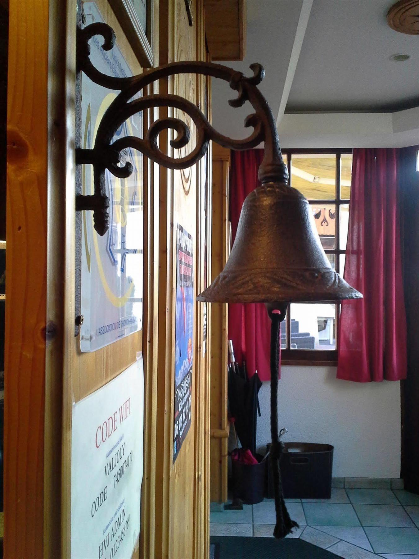 Hotel Val Joly แซ็งต์-แฌร์เวส์-เลส์-แบ็งส์ ภายนอก รูปภาพ