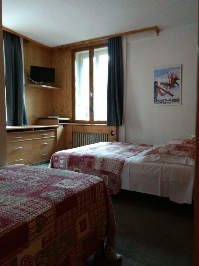 Hotel Val Joly แซ็งต์-แฌร์เวส์-เลส์-แบ็งส์ ภายนอก รูปภาพ